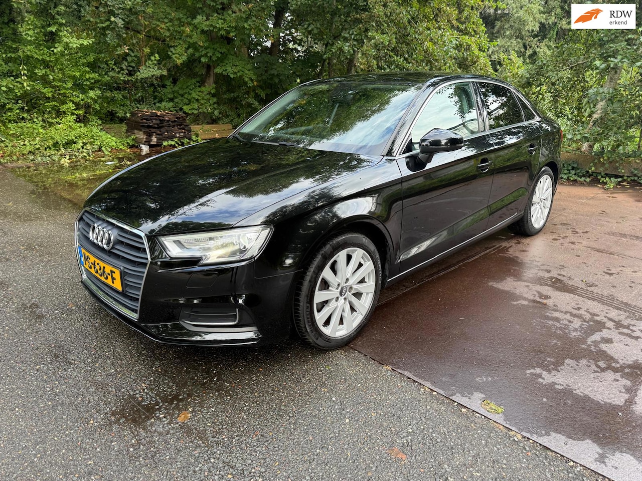 Audi A3 Limousine - 1.5 TFSI CoD Design Leer/stof 6-Bak Carplay lmv ww-glas enz - AutoWereld.nl