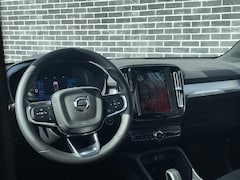Volvo XC40 - 2.0 B4 Plus Black Edition | Schuif kantel dak | 360 Camera | Harman Kardon audio | Trekhaa