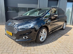 Ford S-Max - 2.0 Vignale 7p. Automaat, Pano, Trekhaak, PDC, Clima, Leder