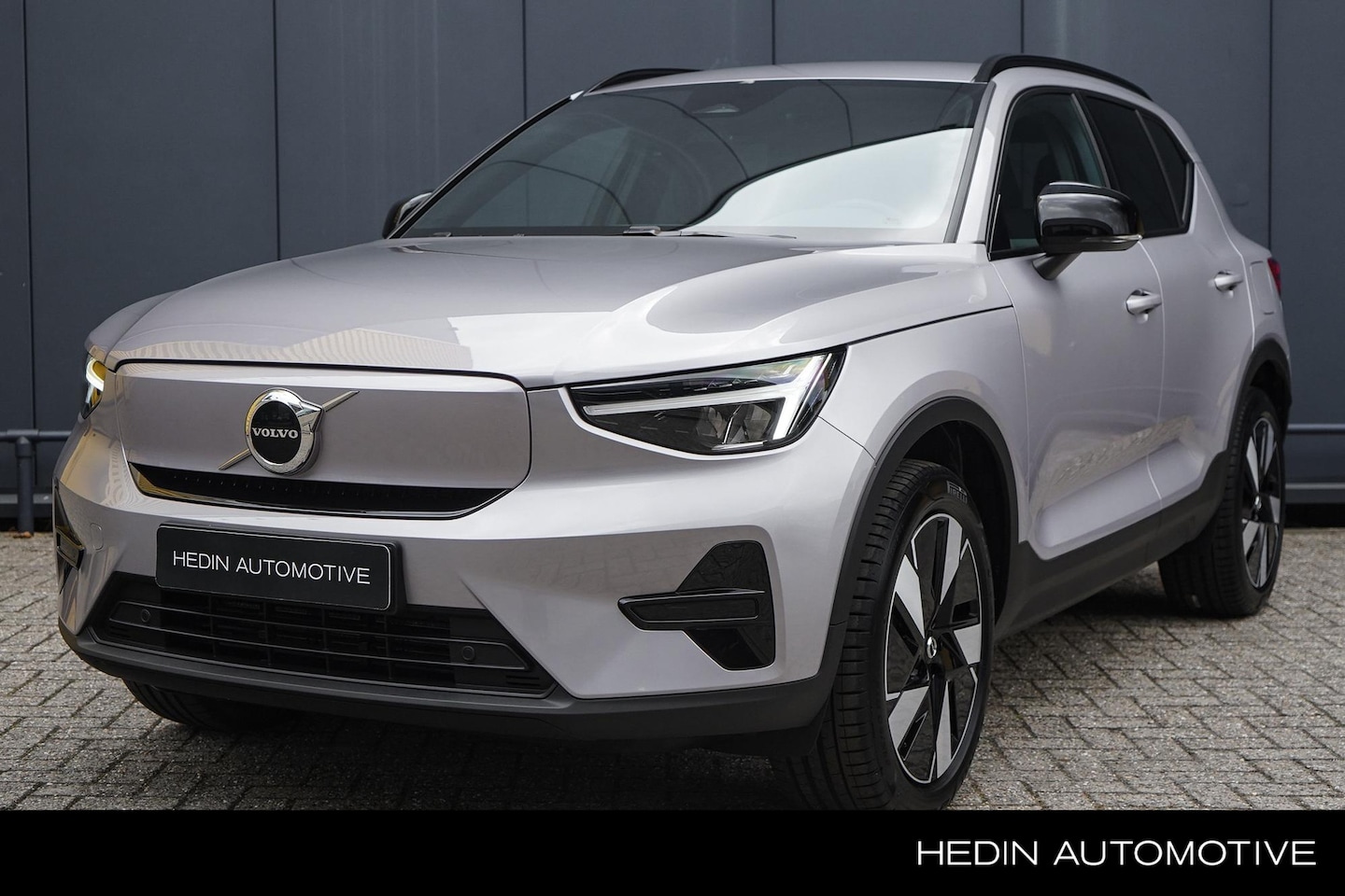 Volvo EX40 - Single Motor Extended Range Plus Europa | Elektrische stoelen | Harman/kardon audio | Dode - AutoWereld.nl