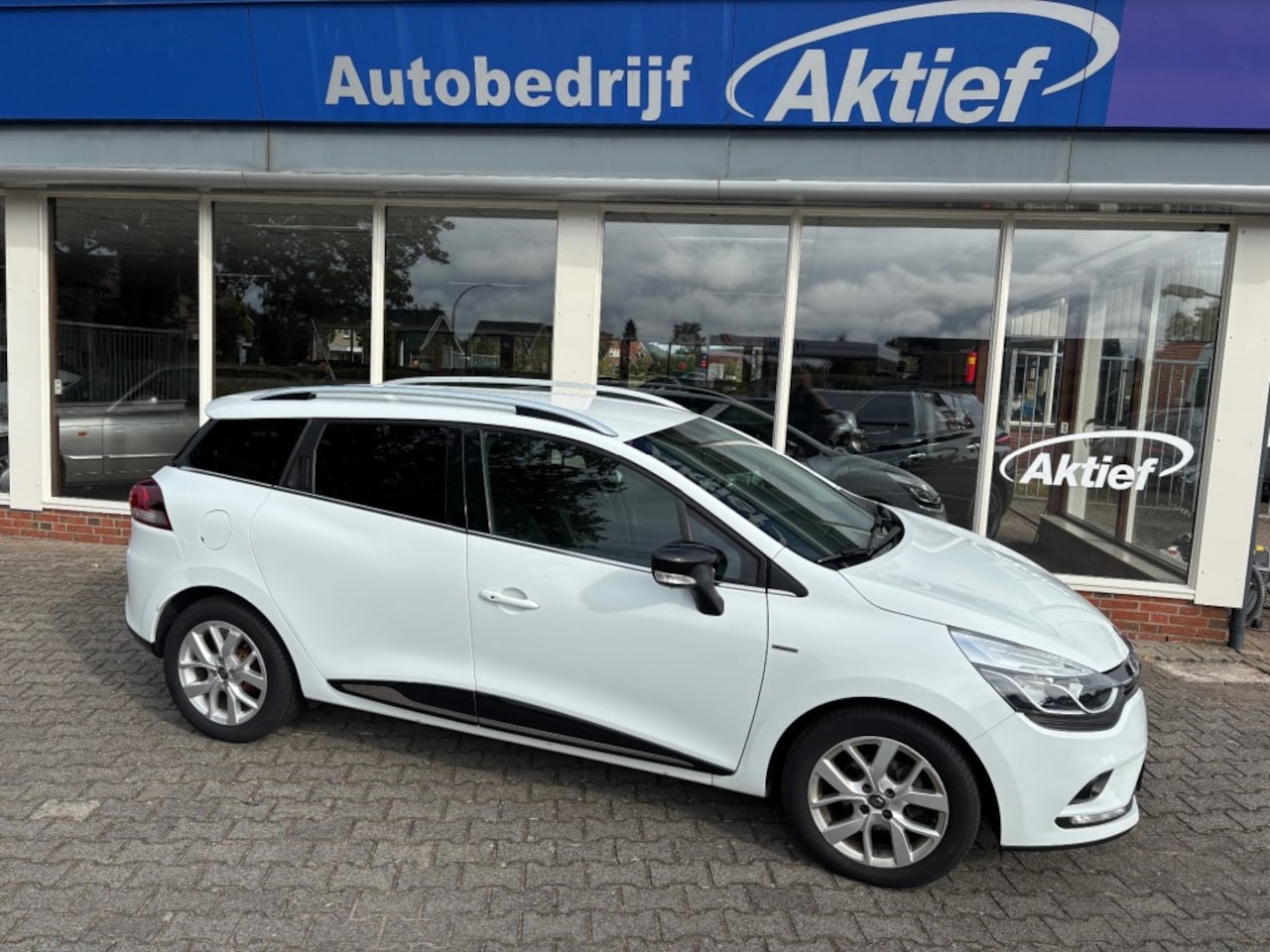 Renault Clio Estate - Estate TCe Limited - AutoWereld.nl