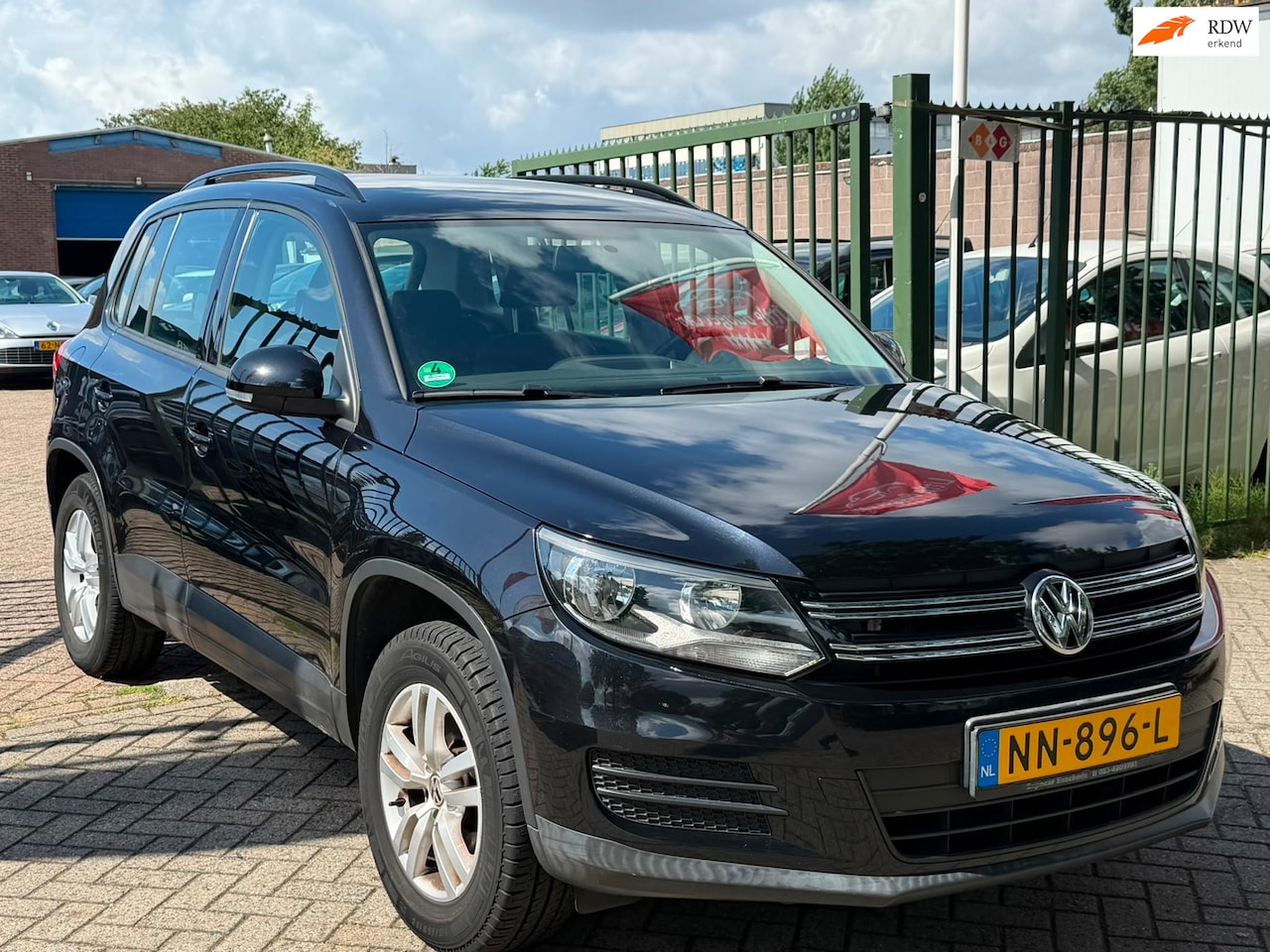 Volkswagen Tiguan - 1.4 TSI Sport&Style 1e eigenaar volledig dealer onderhouden trekhaak airco elektrische ram - AutoWereld.nl
