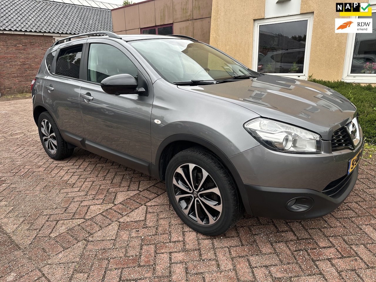 Nissan Qashqai - 1.6 360 NAVI/CAMERA/PANO DEALER OH NAP APK - AutoWereld.nl