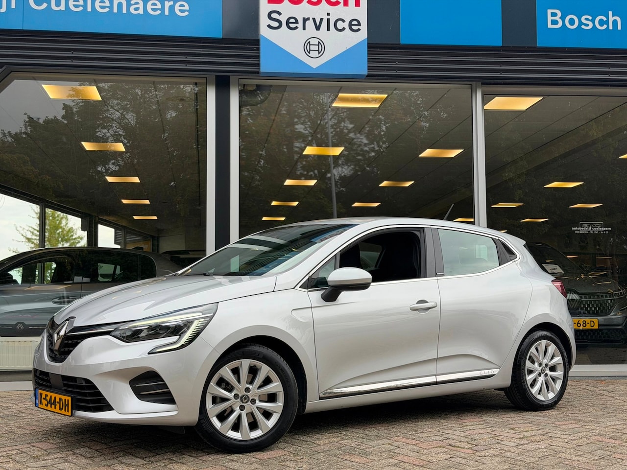 Renault Clio - 1.6 E-Tech Hybrid 140 Intens Carplay / Parkeersensoren / Full LED / Clima - AutoWereld.nl