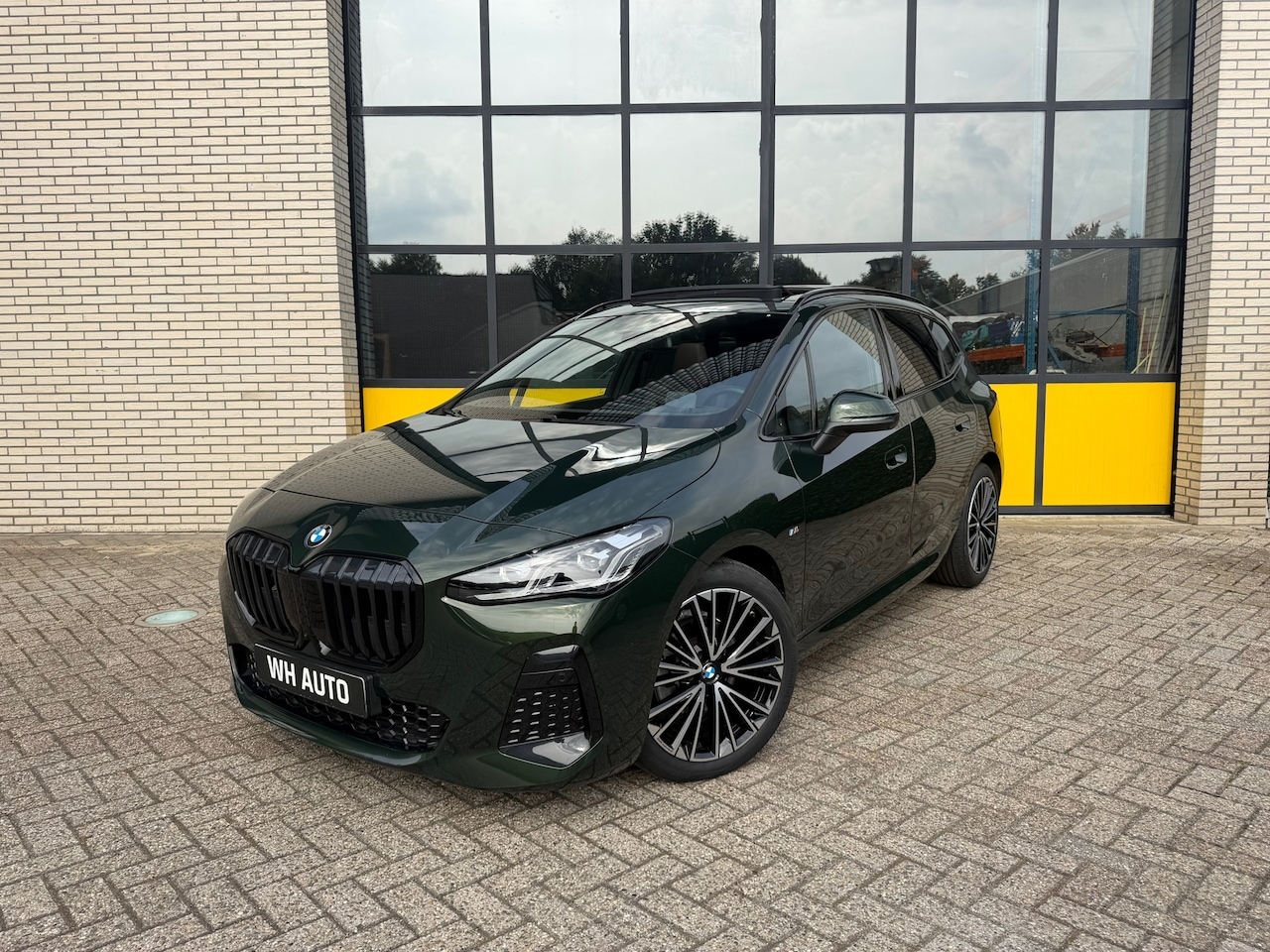 BMW 2-serie Active Tourer - 218i 218i, Panorama Dak, Leer, Elk stoelen & Full Led & Trekhaak wegklapbaar - AutoWereld.nl