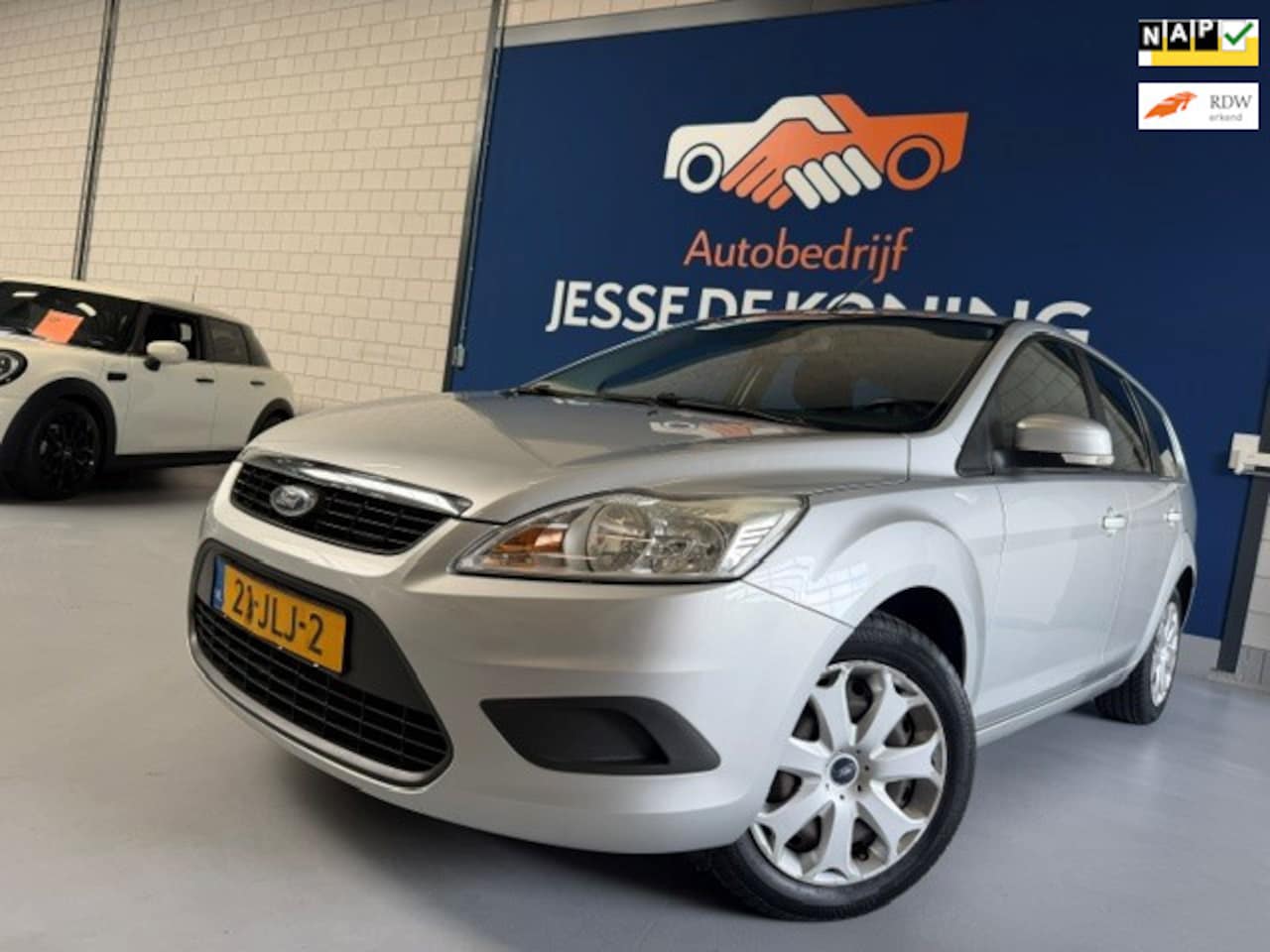Ford Focus Wagon - 1.6 Trend /bj.2009 / kleur: grijs / airco / trekhaak / cruise control / stereo / NAP met 2 - AutoWereld.nl