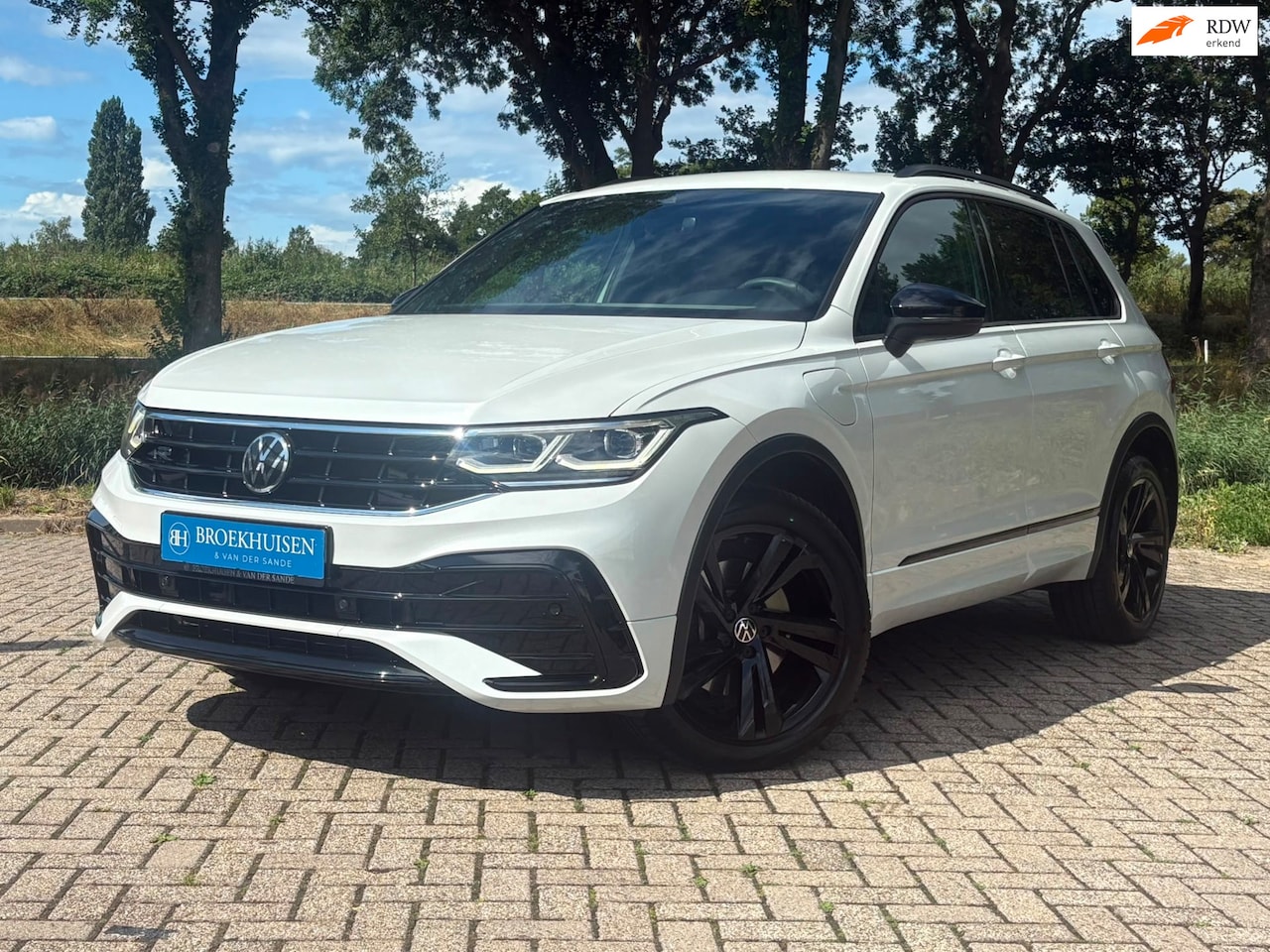 Volkswagen Tiguan - 1.4 TSI eHybrid R-Line Business+ 245pk Trekhaak / IQ Light / Stoel-Stuur Verwarming - AutoWereld.nl