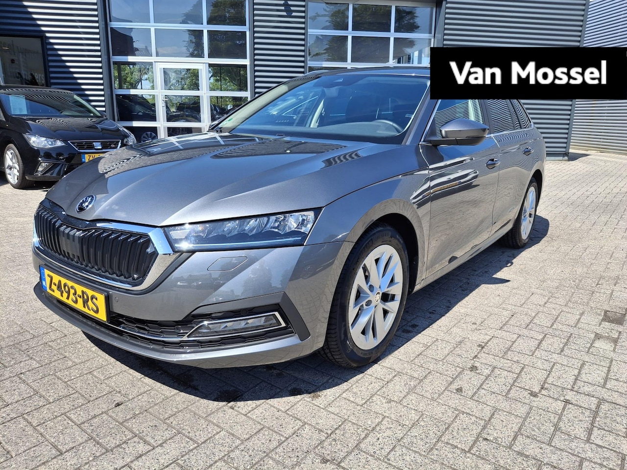 Skoda Octavia Combi - 1.0 TSI Business Edition Plus 110 PK | LED Koplampen | Navigatie | Trekhaak | Climate Cont - AutoWereld.nl