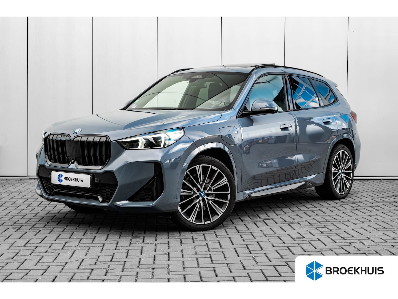 BMW X1 - xDrive25e 245 PK | Trekhaak | Panoramadak | H&K | Head-up | 360 camera - AutoWereld.nl