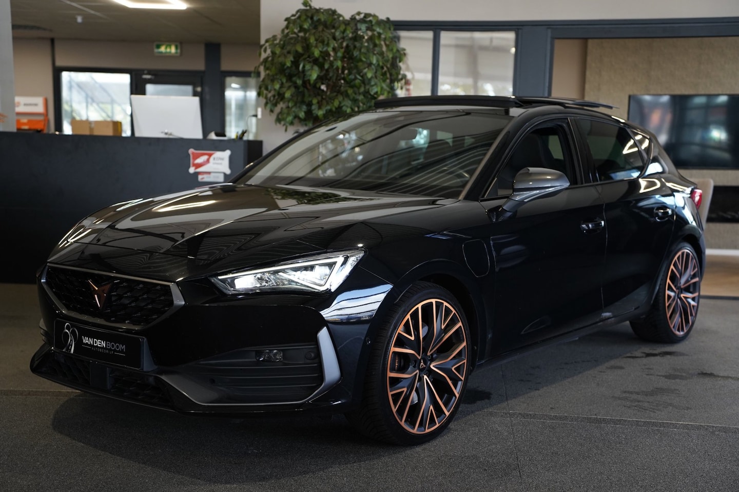 CUPRA Leon - 1.4 e-Hybrid VZ Copper 245PK Pano Led Cam Navi Kessy Virtual - AutoWereld.nl