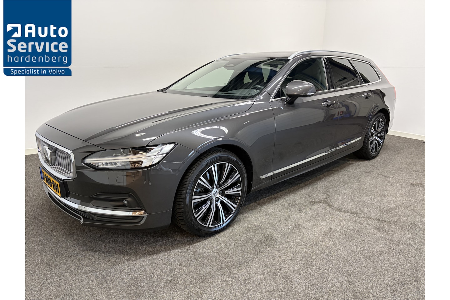 Volvo V90 - 2.0 B4 200pk AUT8 Inscription Trekhaak 2000kg/ Pano/ HUD/ Stuur en Stoelverw v+a/ Camera/ - AutoWereld.nl