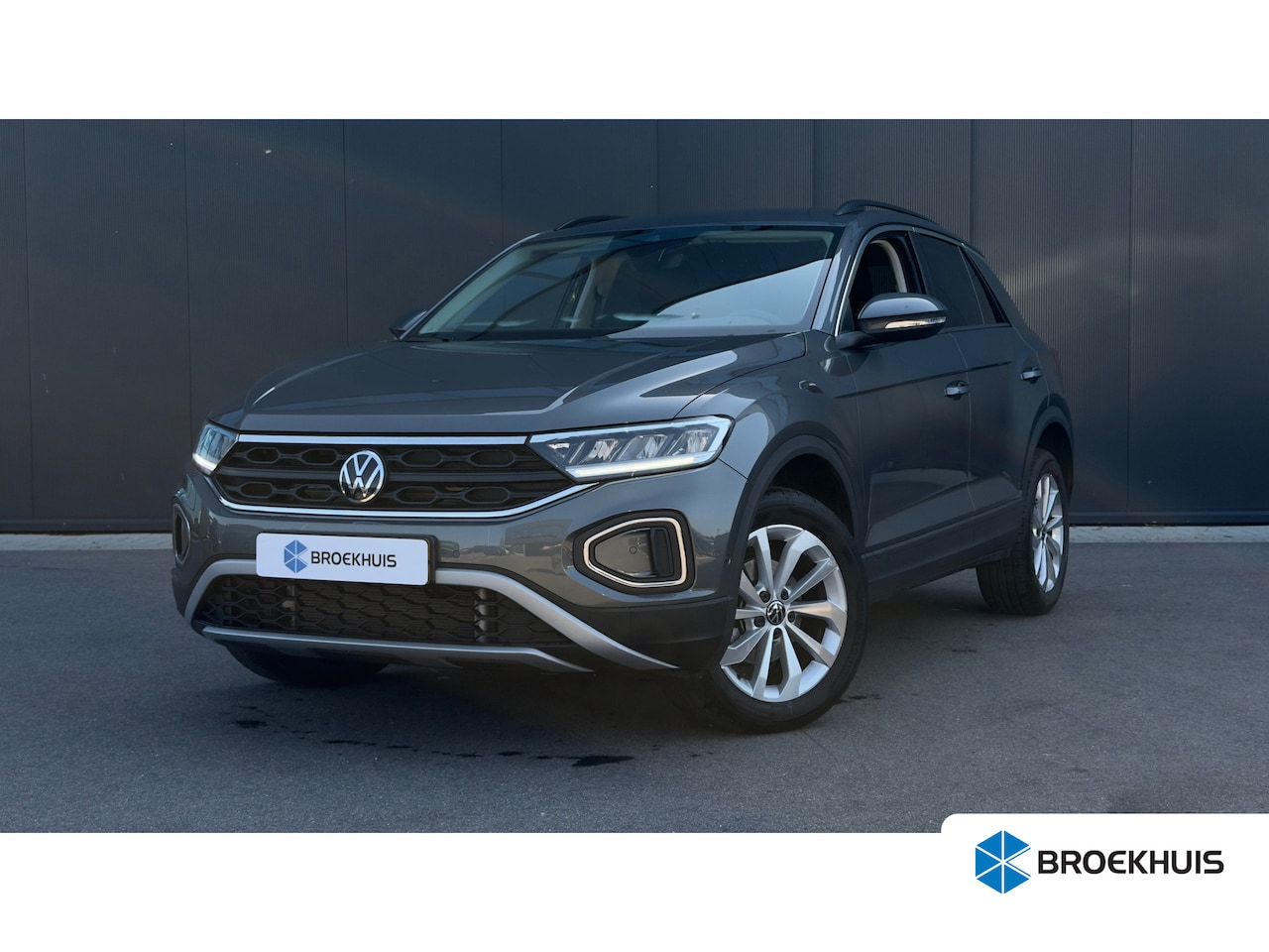 Volkswagen T-Roc - 1.5 TSI 150pk Life Edition Camera | Carplay | Adaptive Cruise | Keyless | 17" - AutoWereld.nl