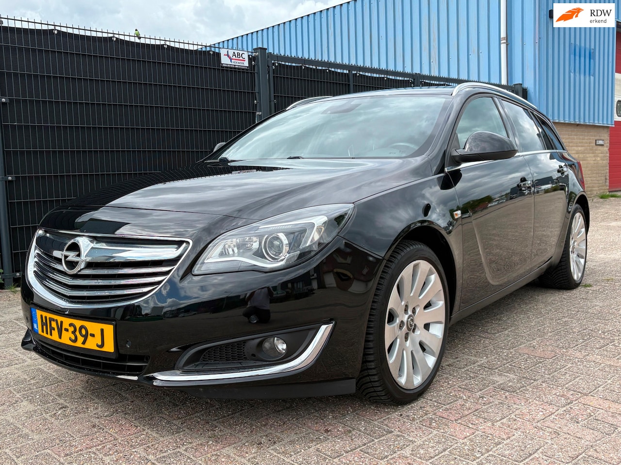 Opel Insignia Sports Tourer - 2.0 T Cosmo 4x4 | Vol leder | Memory stoelen | Keyless | Navi | Trkhk. - AutoWereld.nl