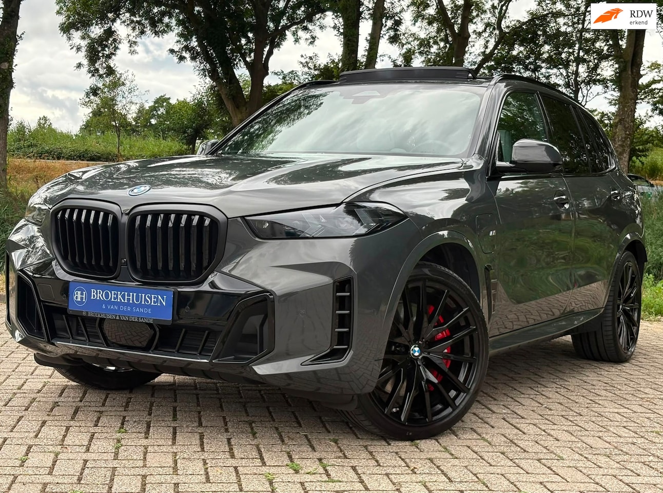 BMW X5 - XDrive50e M-Sport Pro Shadow Line 490pk Trekhaak / Active Steering / HUD/ 22inc - AutoWereld.nl