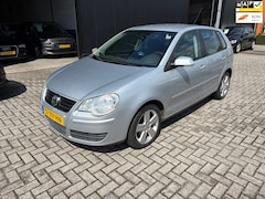Volkswagen Polo - 1.4-16V Optive, AIRCO, 5-DEURS, CRUISE CONTROL, APK 10-27