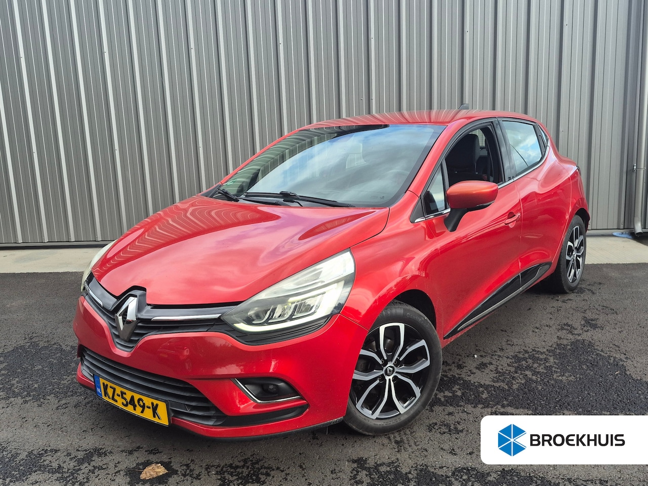 Renault Clio - 1.2 TCe Intens | Climate control | Cruise control | DAB | Navi | Keyless entry/start | 16" - AutoWereld.nl