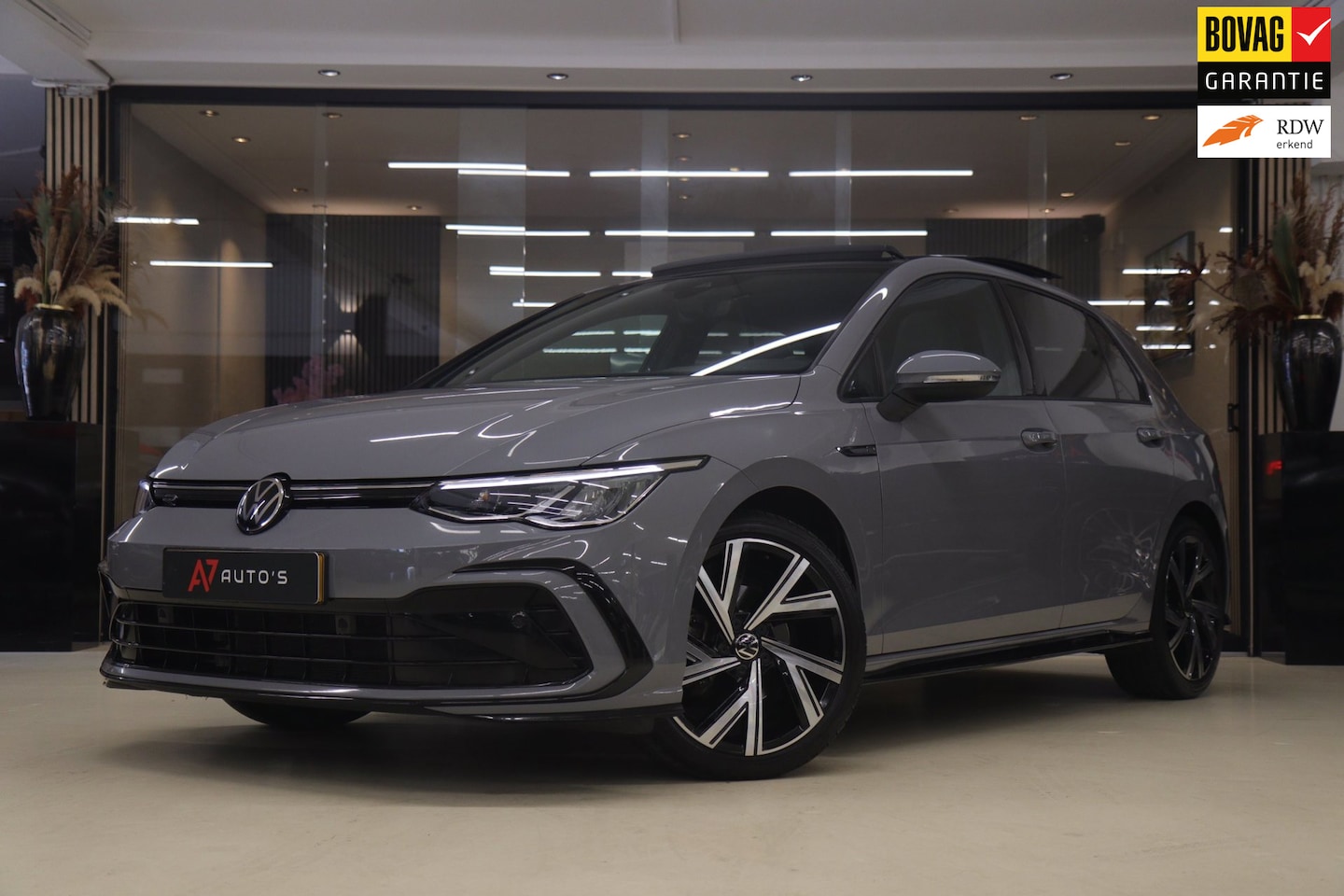 Volkswagen Golf - 1.5 eTSI R-Line Business PANO/CAM/CARPLAY/ACC/VOL - AutoWereld.nl