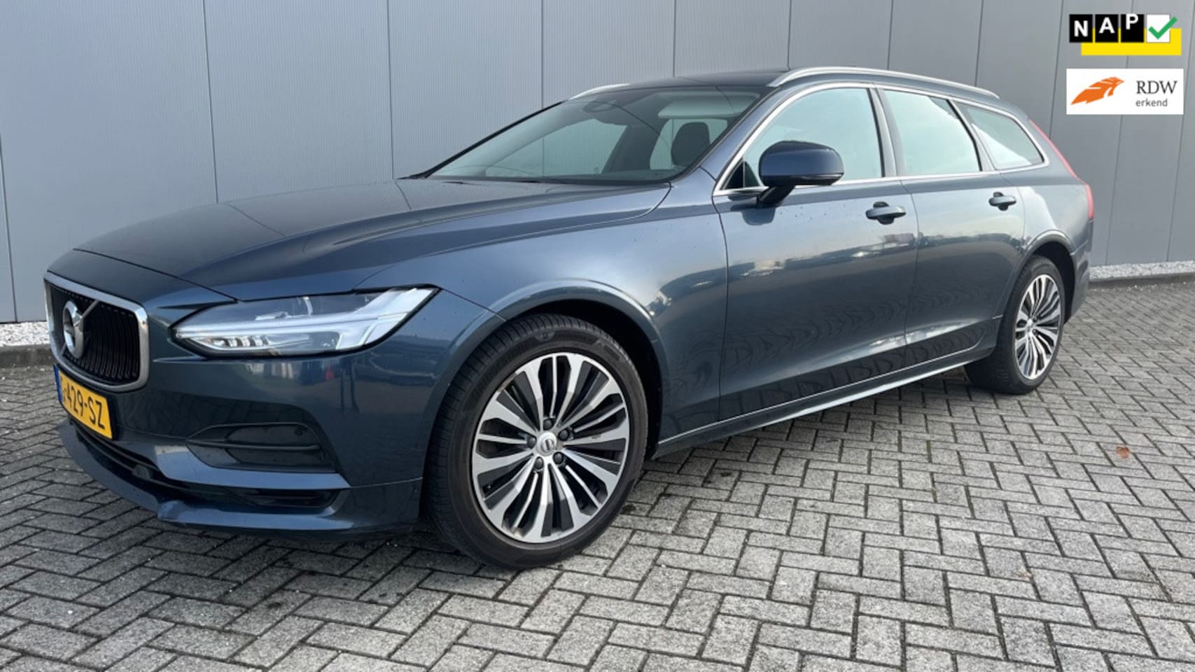 Volvo V90 - 2.0 D3 Momentum Pro AUT/ PANORAMA/ 8181 netto - AutoWereld.nl