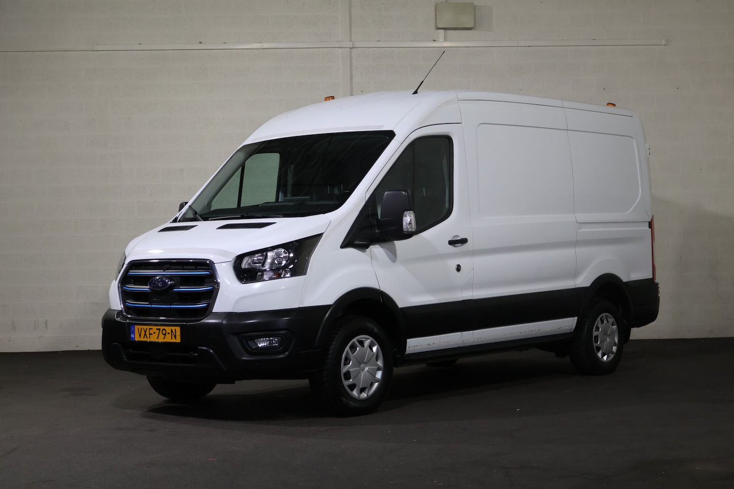 Ford E-Transit - 350 L2 H2 Trend 68 kWh Bott Vario Inrichting - AutoWereld.nl
