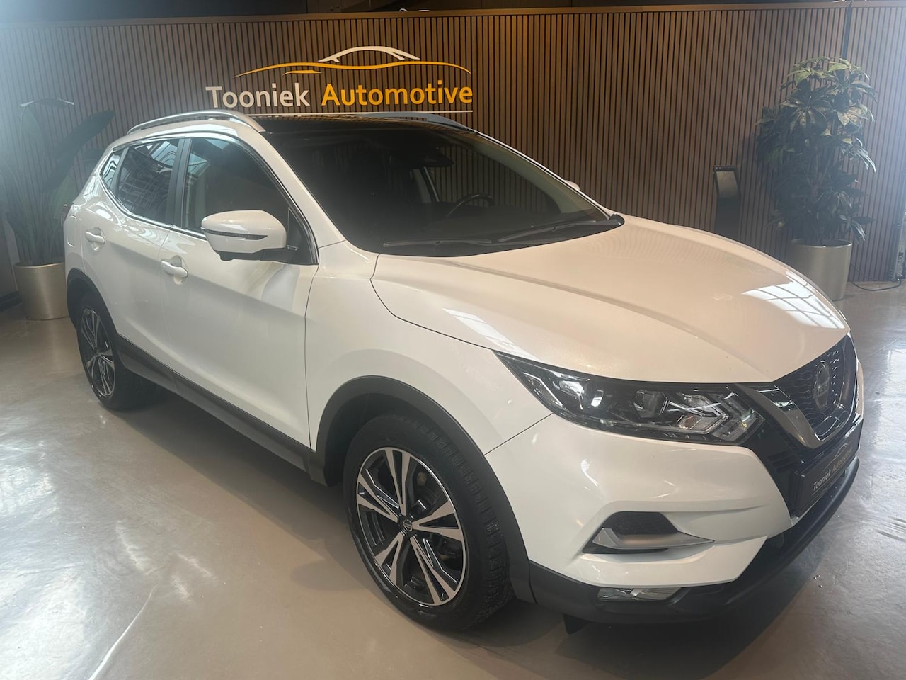Nissan Qashqai - 1.2 Tekna Panorma Navigatie 360 camera Keyless - AutoWereld.nl