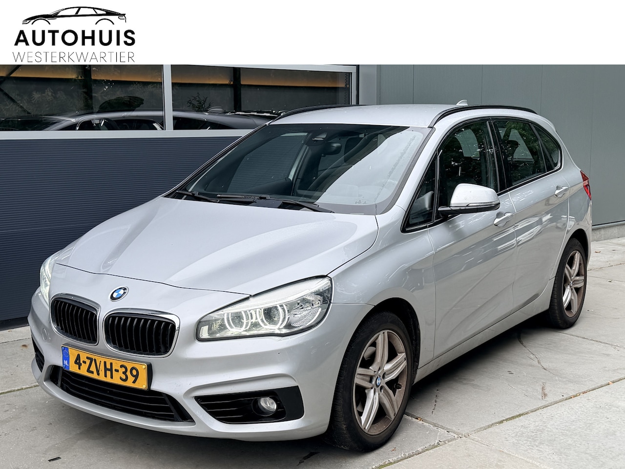 BMW 2-serie Active Tourer - 218i 136pk H6 High Executive Sport-line Leder Navigatie Camera Stoelverwarming - AutoWereld.nl