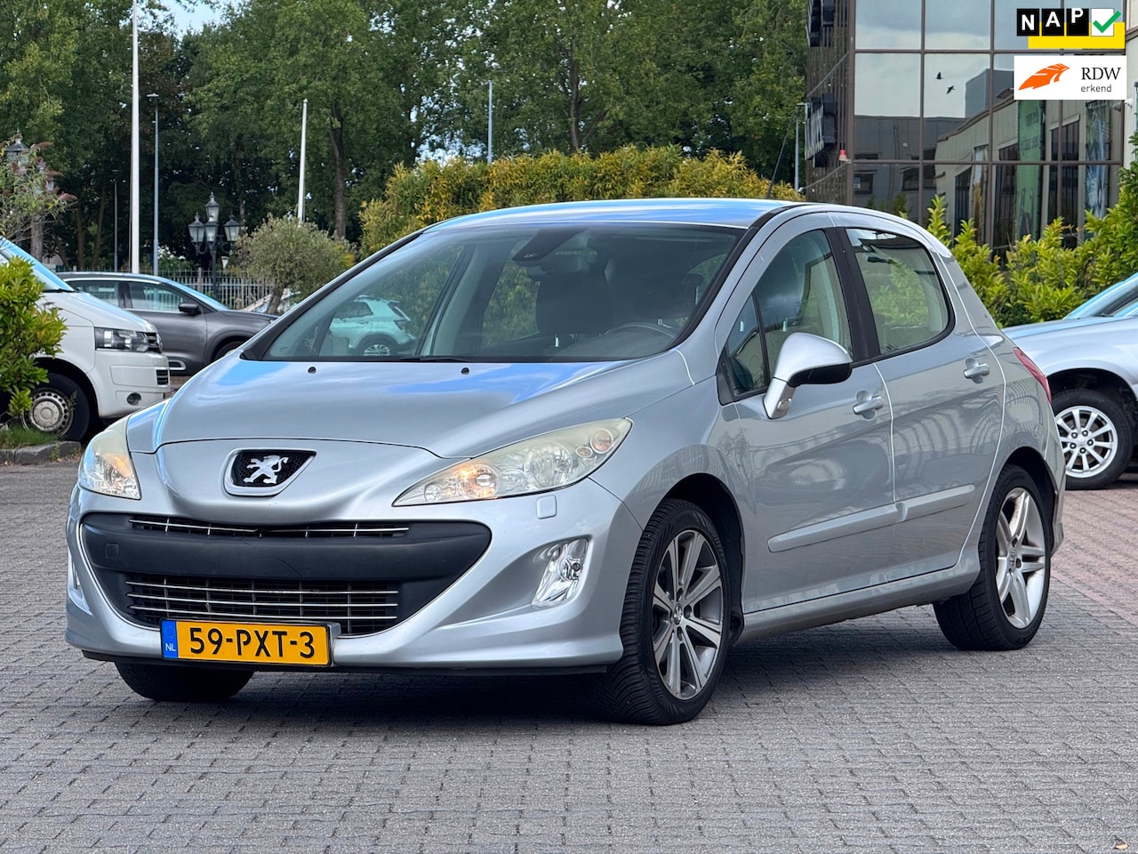 Peugeot 308 - 1.6 VTi Sportium | Parkeersensoren | Climate control | Cruise control | Elektrische spiege - AutoWereld.nl