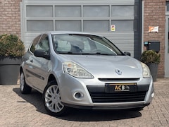 Renault Clio - 1.2 Special Line Navigatie, Parrot Carkit