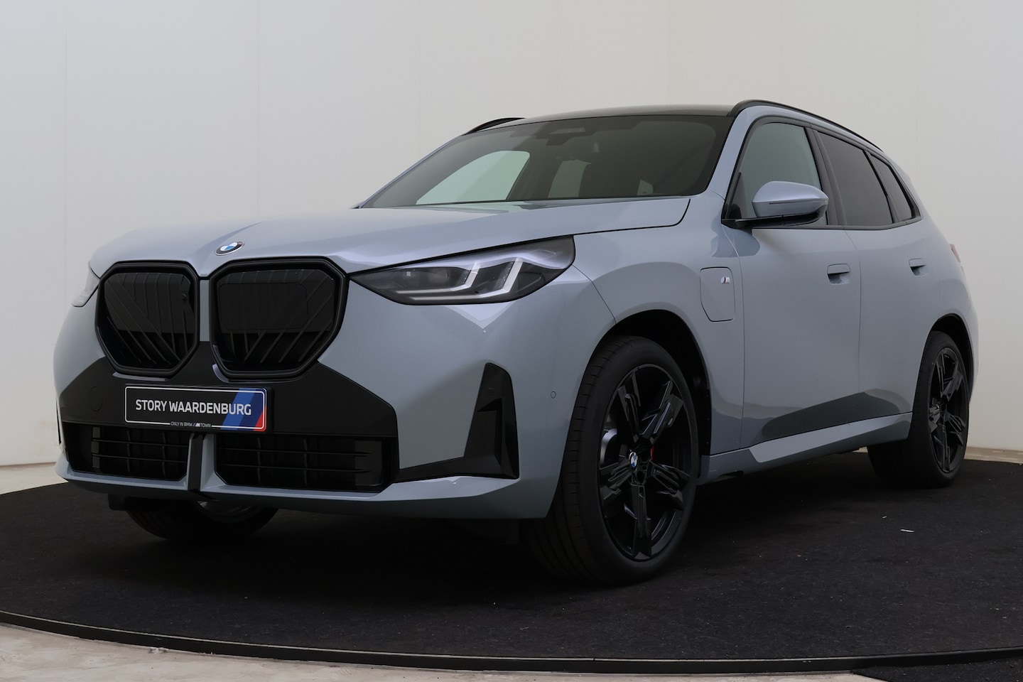 BMW X3 - 30e xDrive M Sport Automaat / Panoramadak / Trekhaak / Sportstoelen / Adaptieve LED / Park - AutoWereld.nl