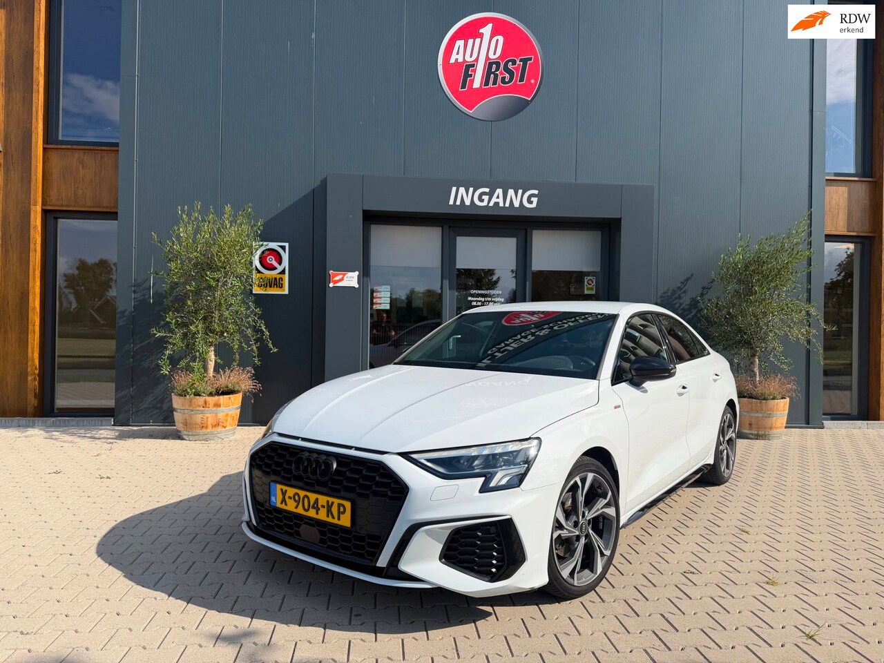 Audi A3 Limousine - 30 TFSI edition one l 3x s-line l 36608 km - AutoWereld.nl