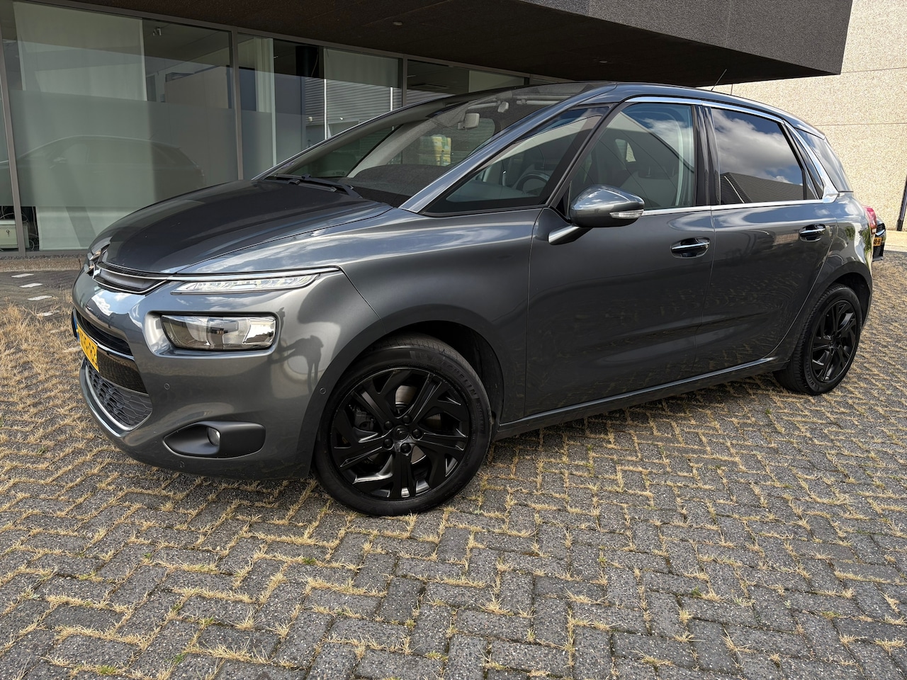 Citroën C4 Picasso - 1.6 e-THP Intensive CLIMAT. AUTOMAAT. BJ 10-2014. APK 10-2027 - AutoWereld.nl
