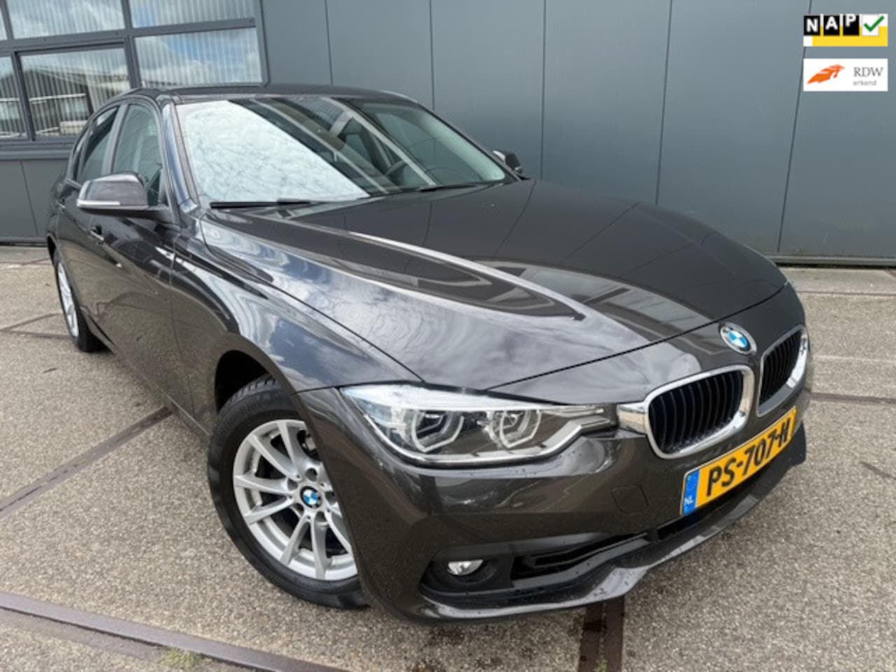 BMW 3-serie - 318i Executive | NAP | Bluetooth | Navi | - AutoWereld.nl