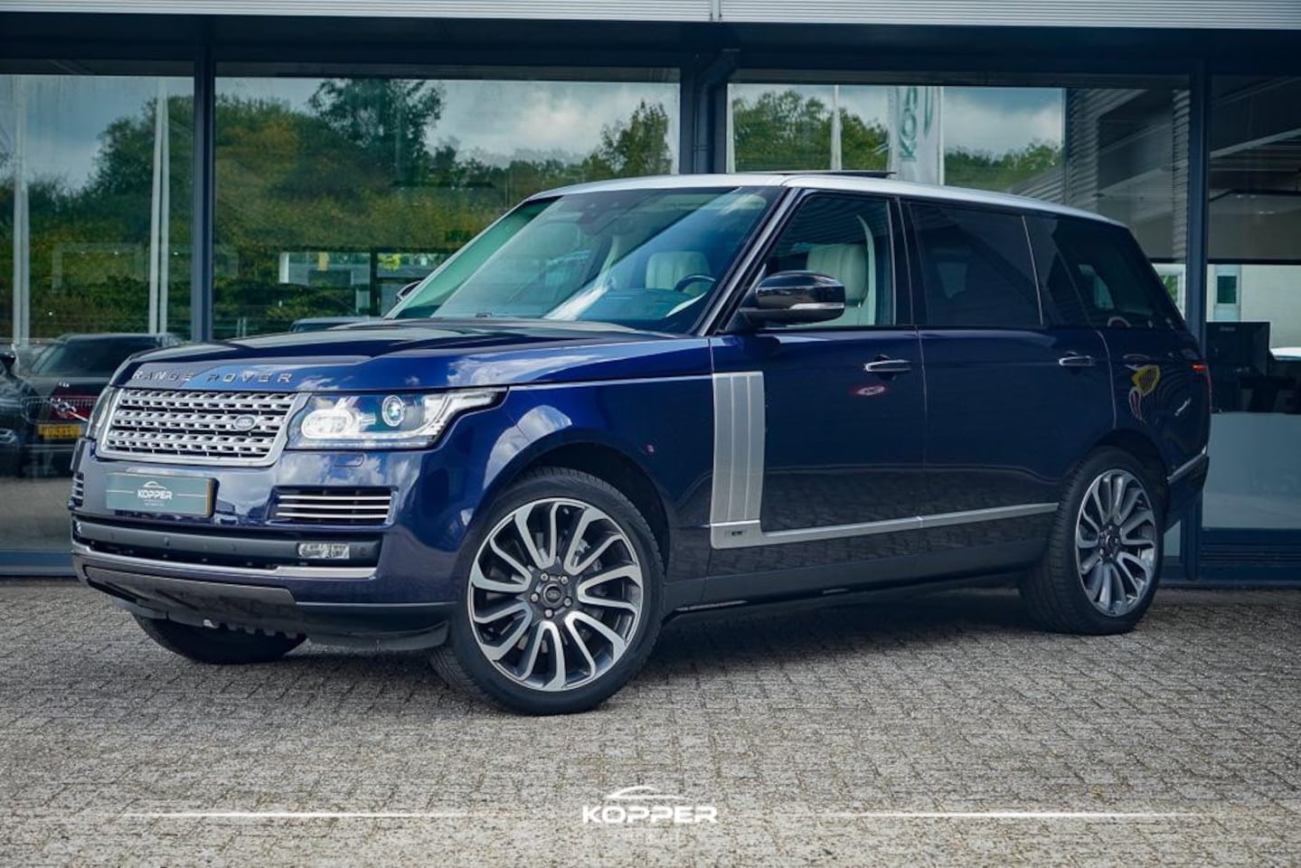 Land Rover Range Rover - 4.4 SDV8 Autobiography LWB / Pano / Trekhaak / NL Auto - AutoWereld.nl