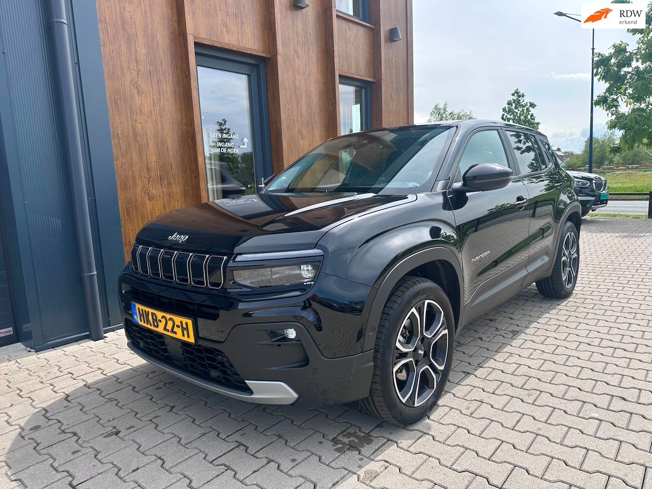 Jeep Avenger - 1.2 e-Hybrid Longitube l winterpakket l trekhaak l apple carplay - AutoWereld.nl