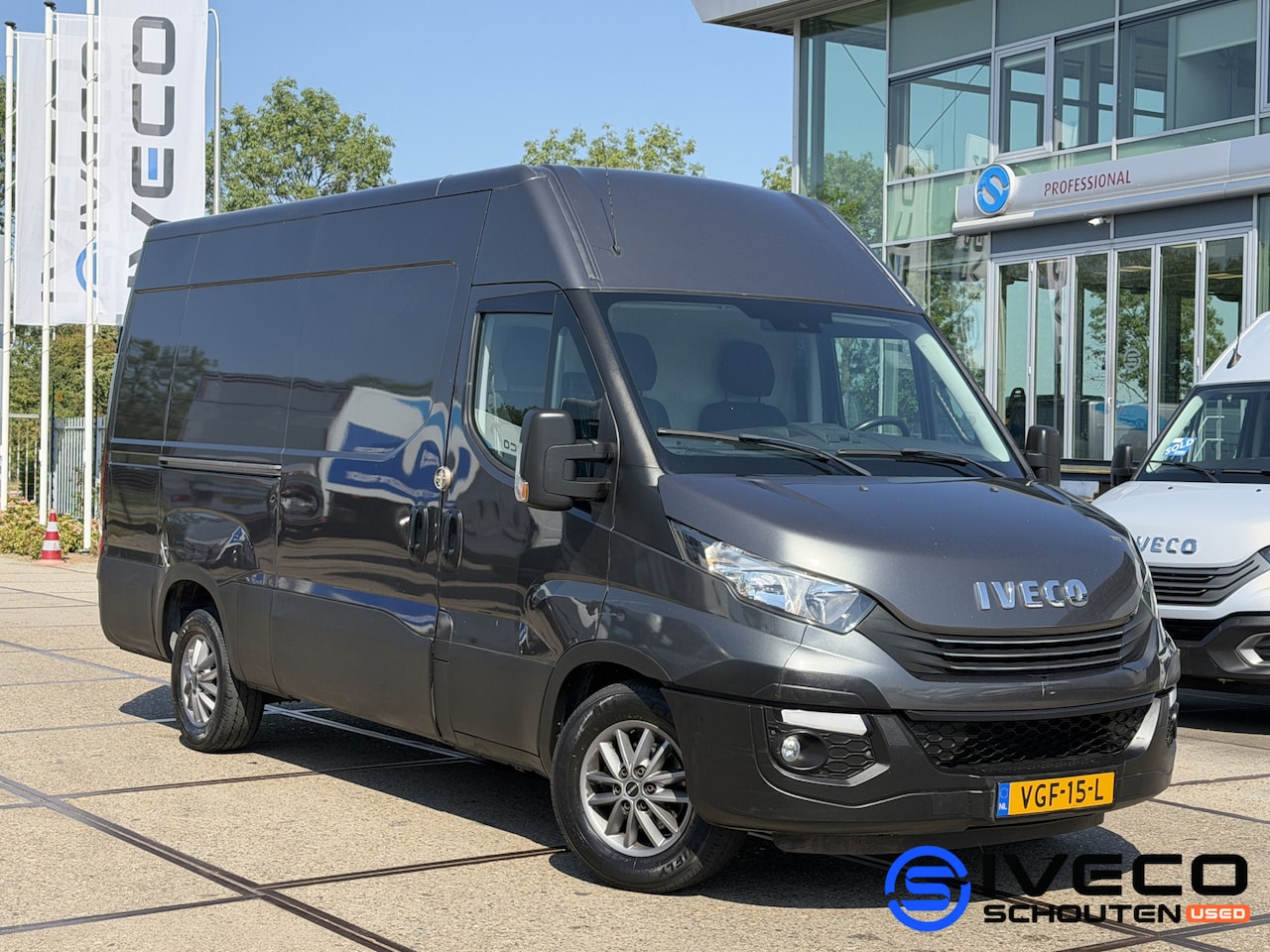 Iveco Daily - 35 S 16 35S16V HA8 2.3L L3H2 W3520L Automaat | Climate Control | Camera | Trekhaak | - AutoWereld.nl