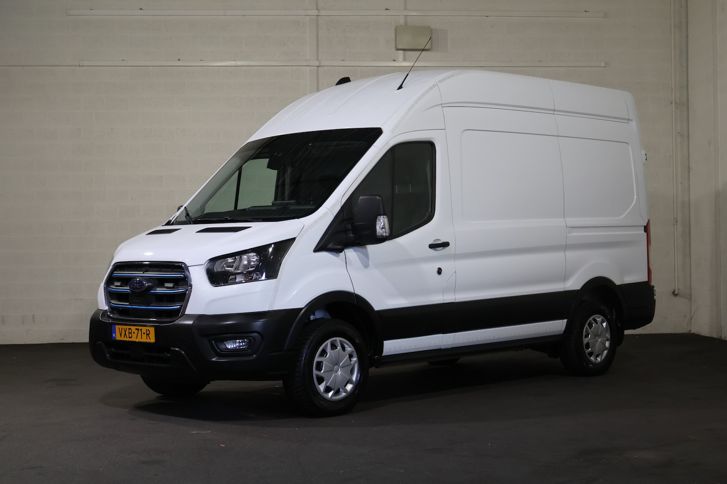 Ford E-Transit - 350 L2 H3 Trend 68 kWh Bott Vario Inrichting - AutoWereld.nl