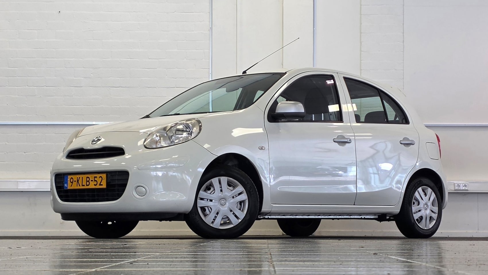 Nissan Micra - 1.2 DIG-S Visia Zilver Line Airco Garantie 3e Eigenaar APK 27-5-27 - AutoWereld.nl