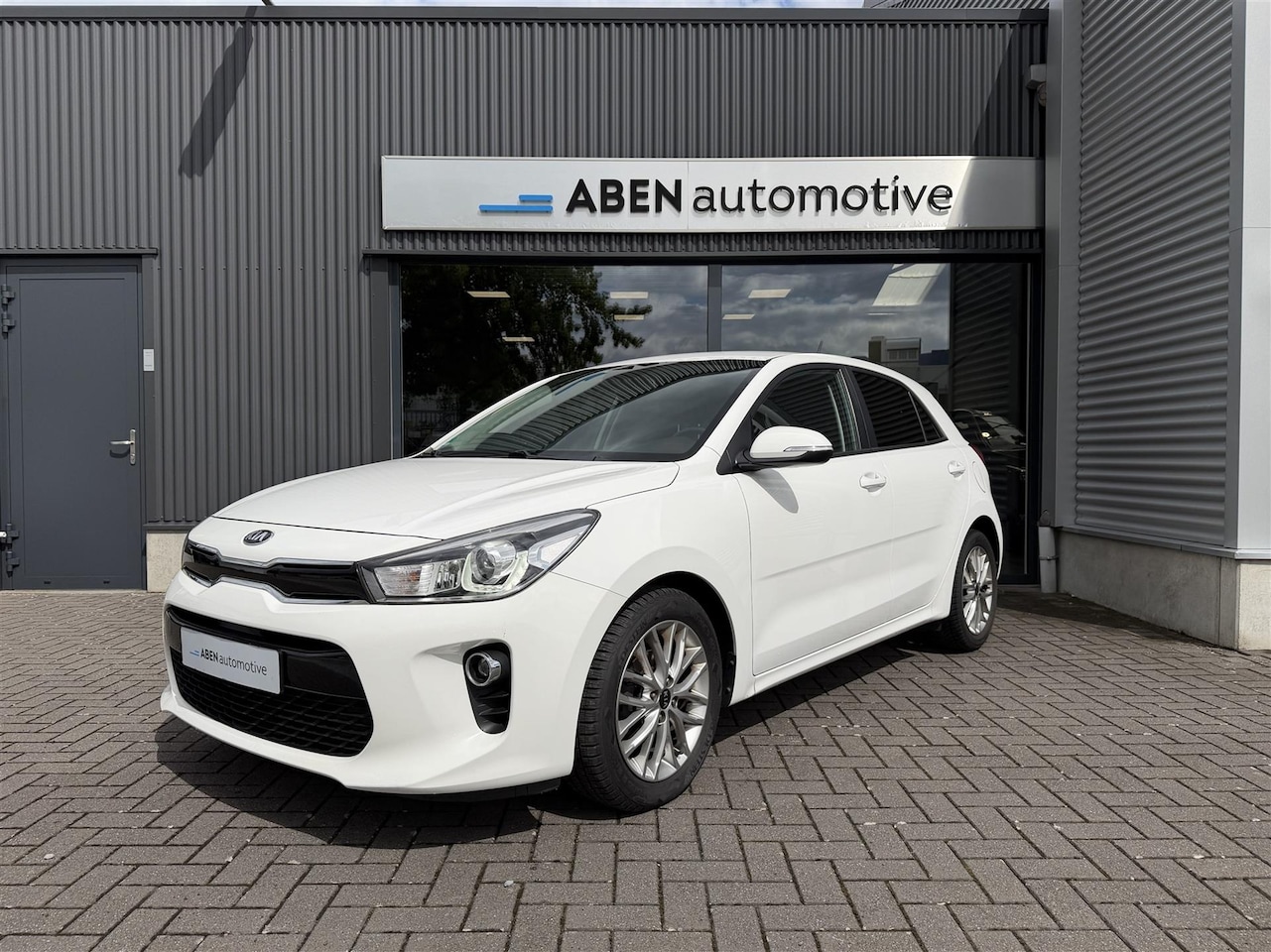 Kia Rio - 1.2 cvvt 84PK Dream Team Edition (CARPLAY|CAMERA|WINTER PACK|4-SEIZ.) - AutoWereld.nl