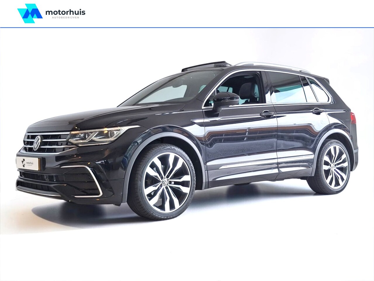 Volkswagen Tiguan - 1.5 TSI R-Line Business+ PANO IQ LIGHT SFEERVERLICHTING CAMERA VIRTUAL TREKHAAK - AutoWereld.nl