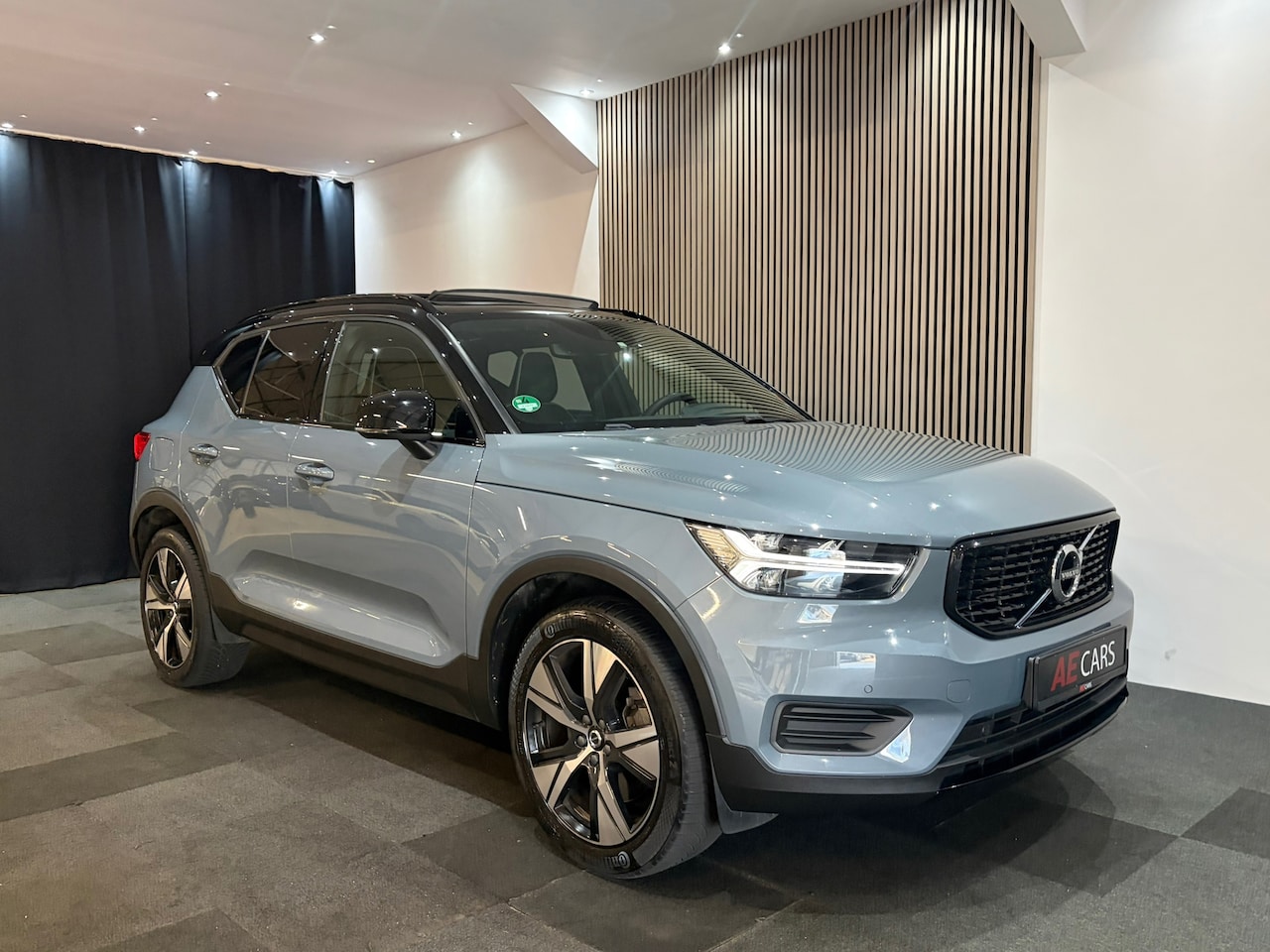 Volvo XC40 - 1.5 T4 Recharge R-Design 211pk Pano Leer H/K Camera - AutoWereld.nl