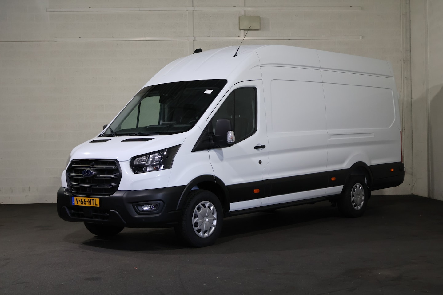 Ford Transit - 350 2.0 TDCI L4 H3 130pk Navigatie Trekhaak 2.8T - AutoWereld.nl
