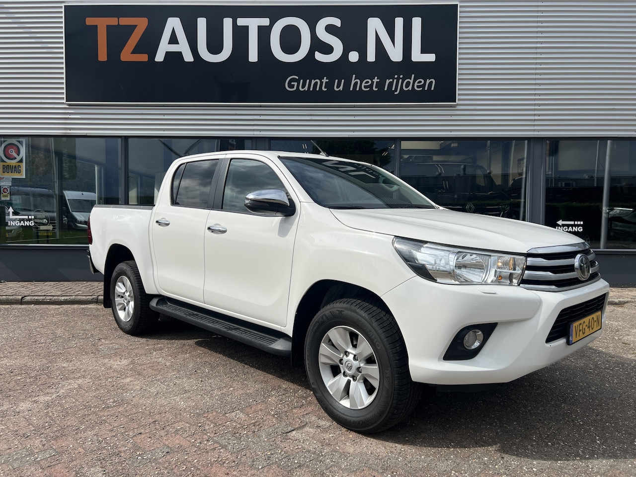 Toyota HiLux - 2.4 D-4D-F Double Cab Professional 2.4 D-4D-F Double Cab Professional - AutoWereld.nl