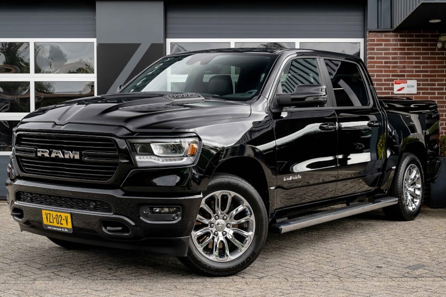 Dodge Ram 1500 - Laramie Sport Crew Cab 5.7 HEMI V8 4x4 | LPG | Alpine | Trekhaak | Ventilatie | Memory | C - AutoWereld.nl