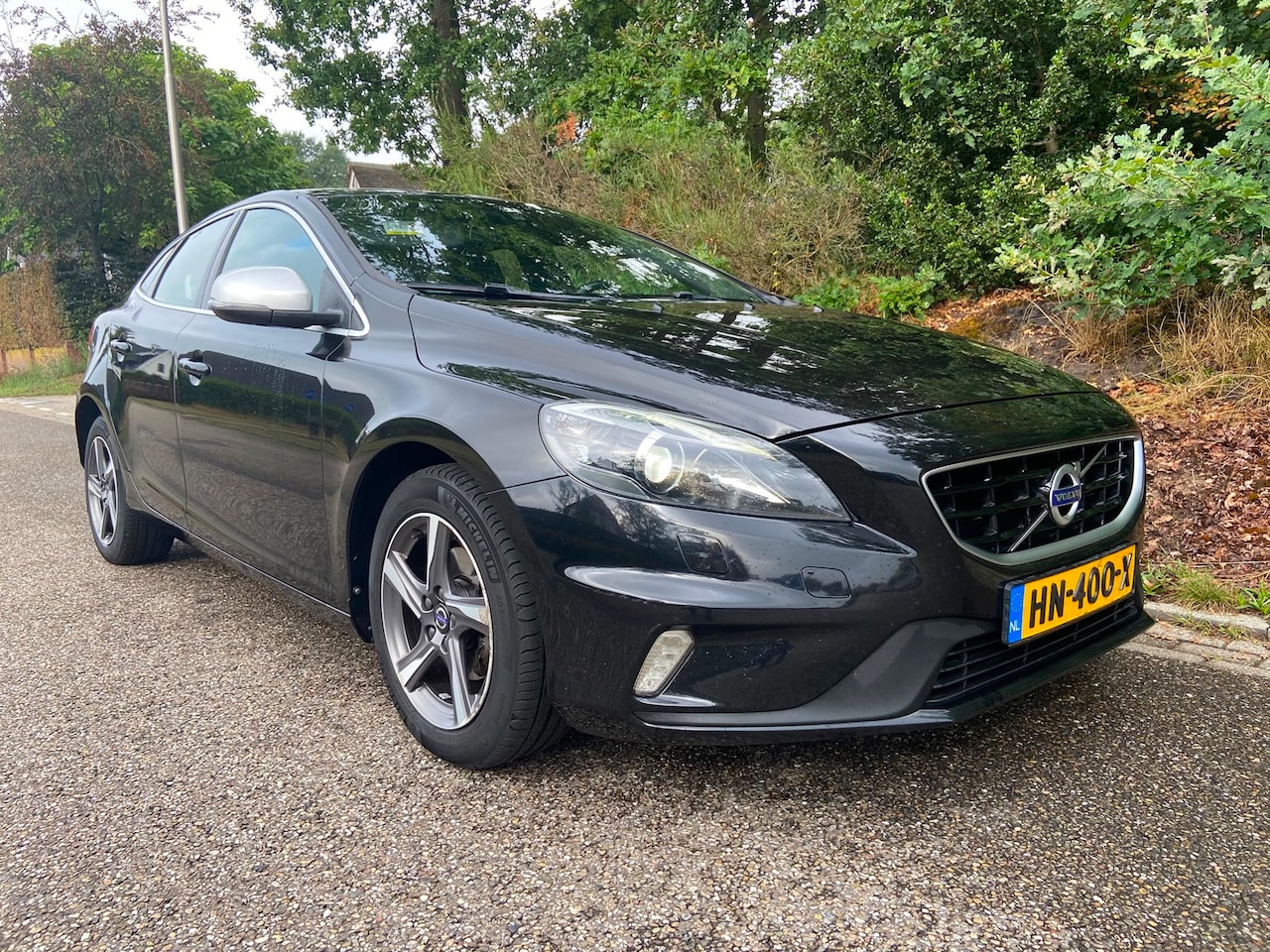 Volvo V40 - 2.0 D2 R-Design Business 2.0 D2 R-Design Business, BJ` 2015, Trekhaak. - AutoWereld.nl