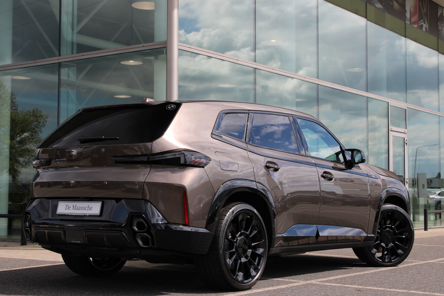 BMW XM - PHEV 50e / Trekhaak / M Multifunctionele Stoelen / Bowers & Wilkins / Adaptief M Onderstel - AutoWereld.nl