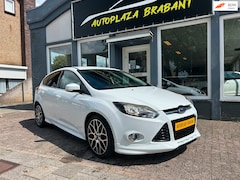 Ford Focus - 1.6 EcoBoost / ST- LINE / CLIMAT / CRUISE / PDC