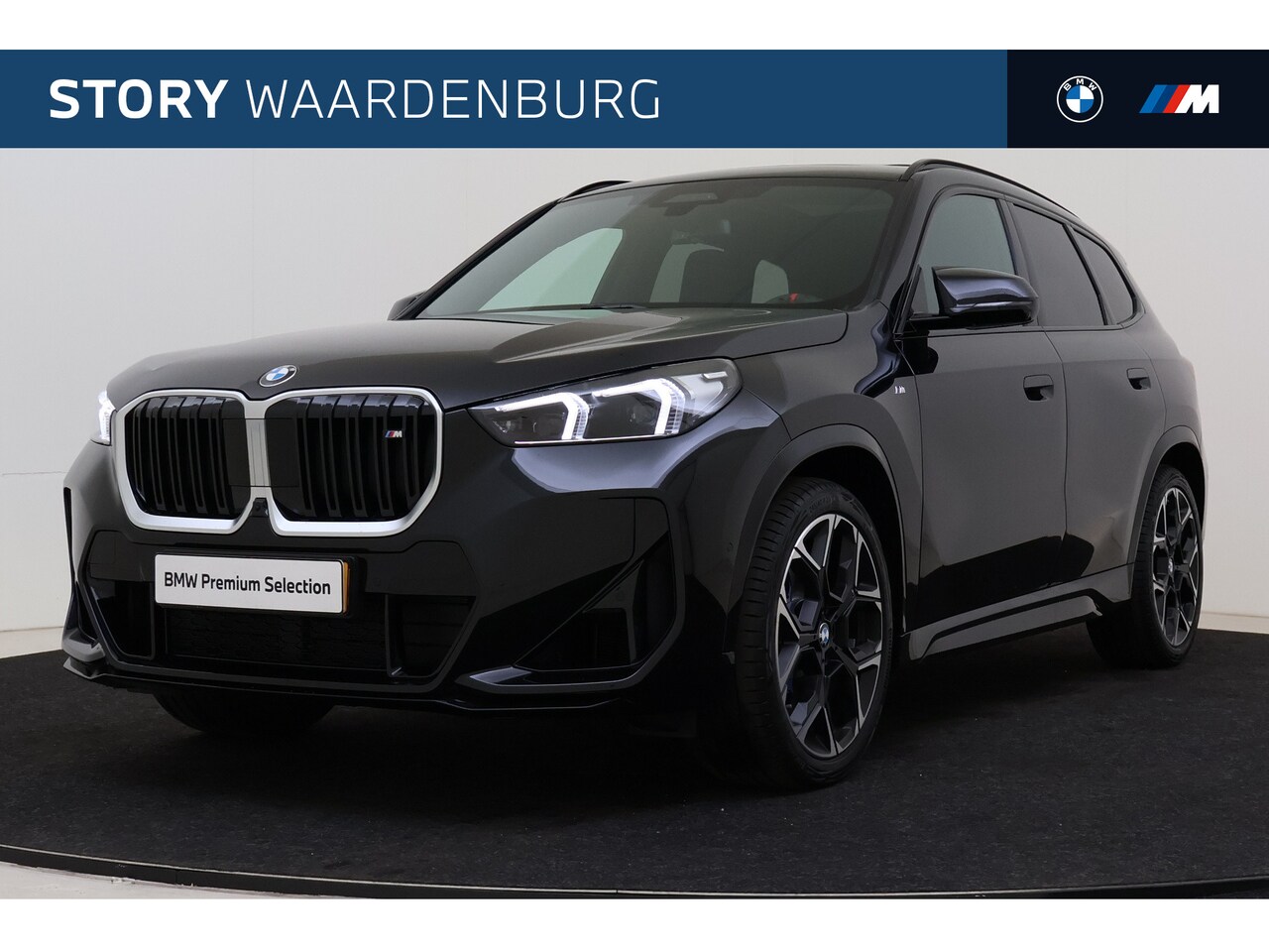 BMW X1 - M35i High Executive Automaat / Panoramadak / M Sportstoelen / M adaptief onderstel / Stuur - AutoWereld.nl
