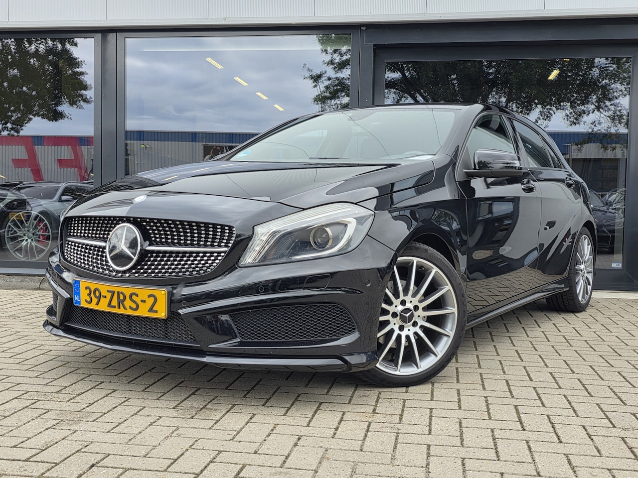 Mercedes-Benz A-klasse - 180 Ambition + AMG STYLING + XENON + ALCANTARA - AutoWereld.nl