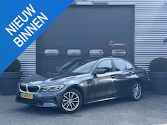 BMW 3-serie - 320i xDrive High Executive Edition | Navigatie | Head-Up Display | DAB | Privacy Glass | L