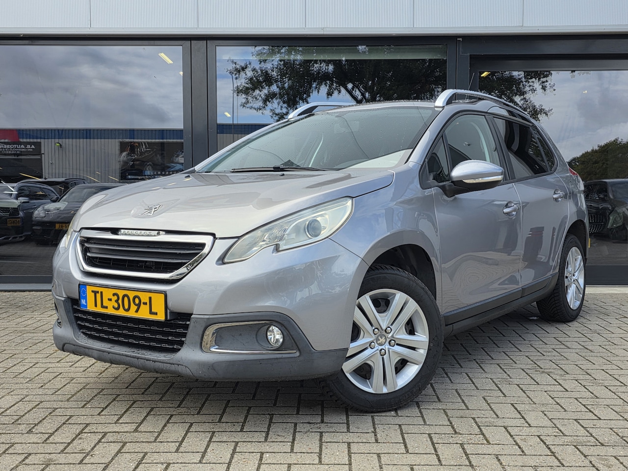 Peugeot 2008 - 1.2 VTi Active + KLIMA + SCHERM + CRUISE + LEDER PAKKET - AutoWereld.nl