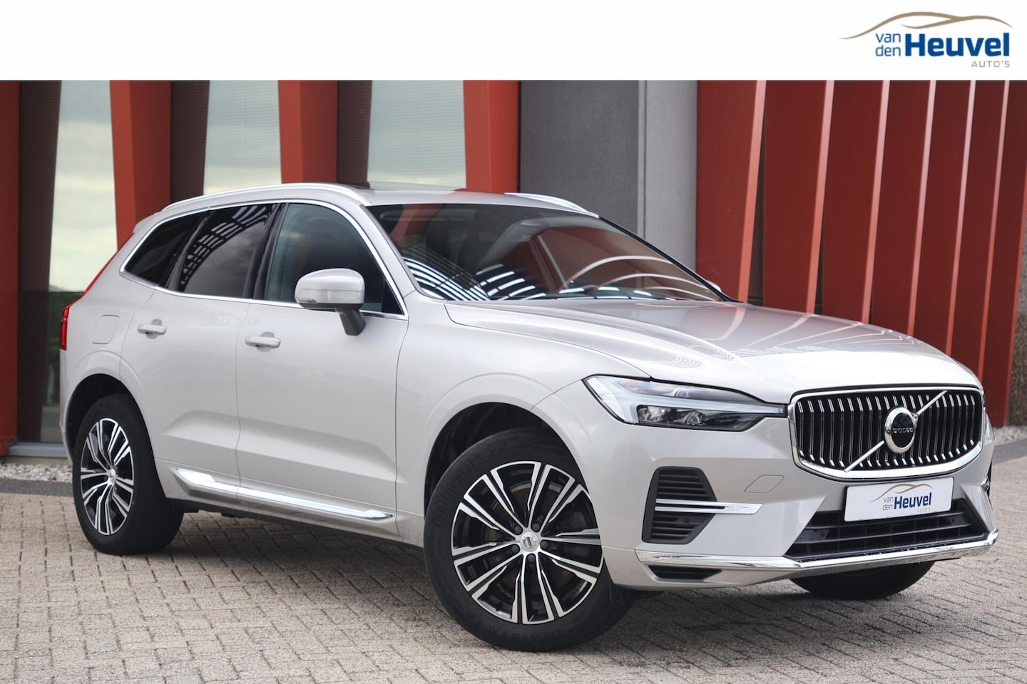 Volvo XC60 - T8 Recharge AWD Plus Bright | Longe Range | Stoelverwarming | Trekhaak | Leder | Parkeerca - AutoWereld.nl